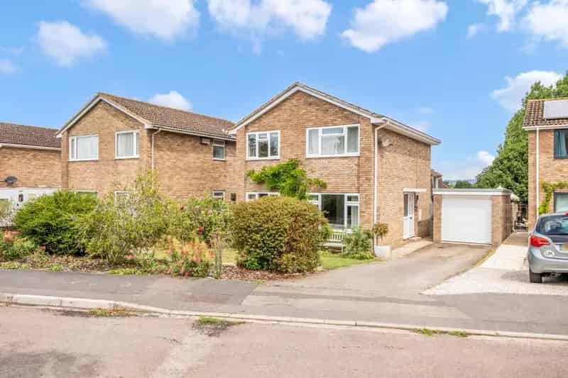 4 Bedroom Detached House for Sale in Coaley