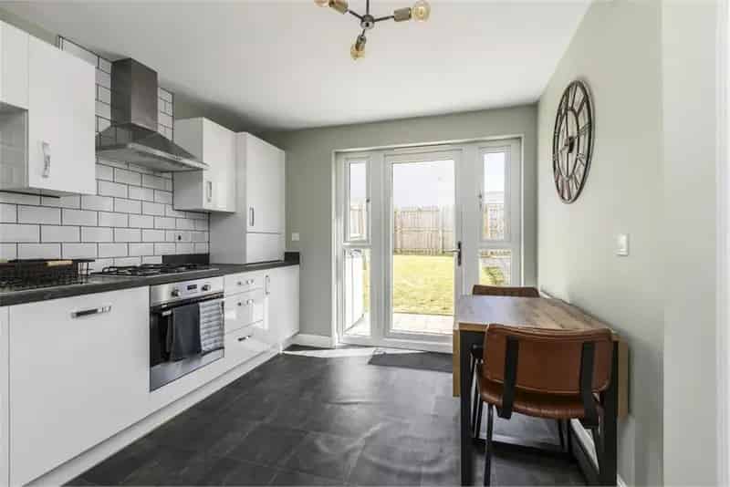 2 Bed House Burdiehouse Modern Mid Terrace Home
