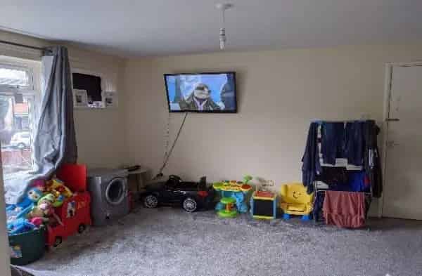 2 Bed First Floor Flat Near Shops and Park