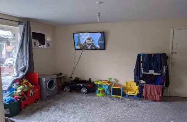 Flat For Rent in East Hampshire, England