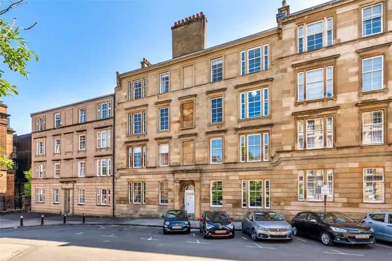 3 Bedroom Apartment for Sale in Glasgow