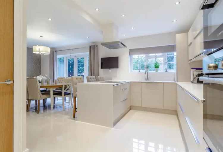 4 Bedroom Detached House for Sale Near Brentwood Station