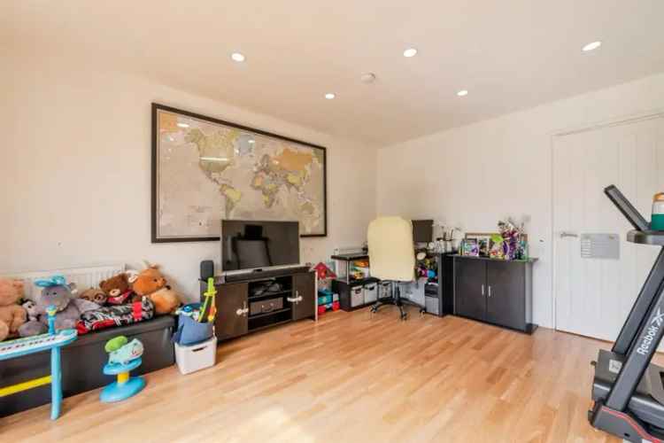 Four Bedroom Detached House Near Newark Town Centre