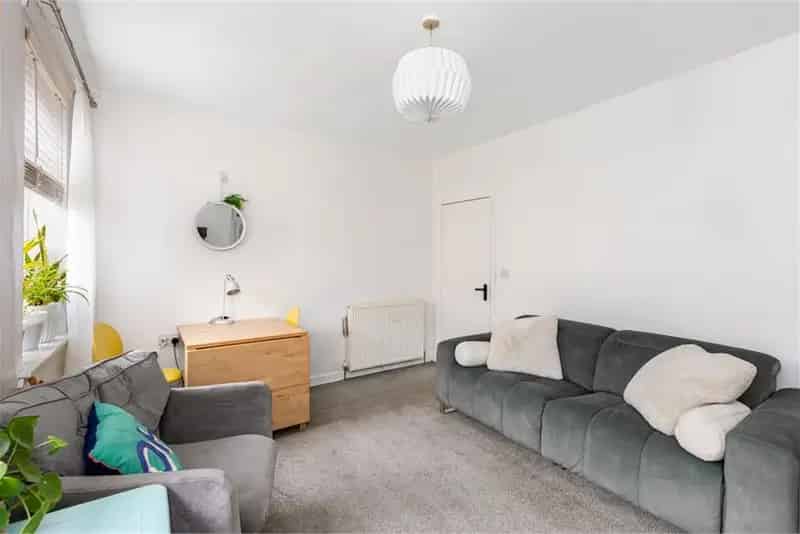2 Bed Ground Floor Flat Near Meadowbank Stadium