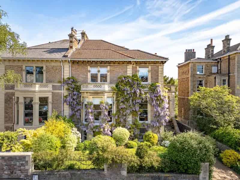 7 Bedroom Semi-Detached House For Sale