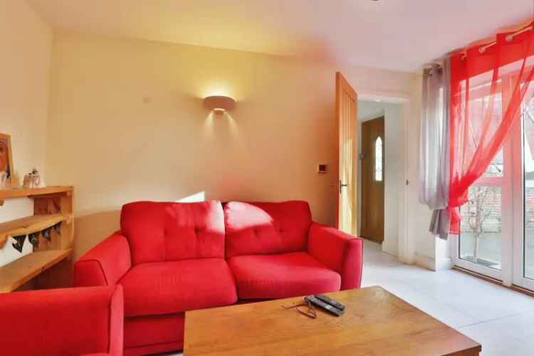 Albany Mews Secluded Home: Elegant & Convenient