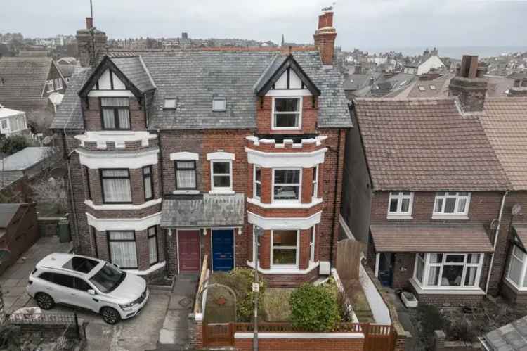 6 Bedroom Semi Detached House Whitby