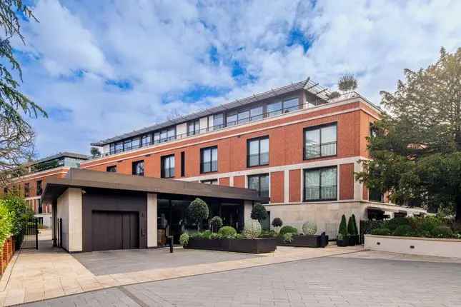 7-Bedroom Duplex Apartment with 7500 sq ft Garden in Hampstead