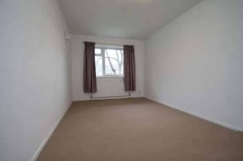 2 Bedroom Flat Beckenham Cricket Fields View Chain Free Long Lease