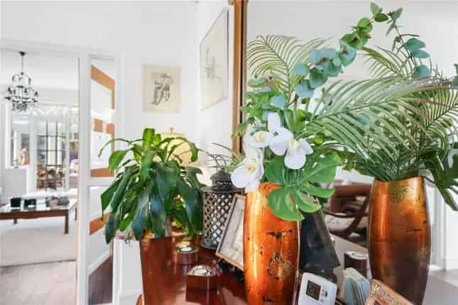 Four Bedroom Family Home with Large Garden and Conservatory