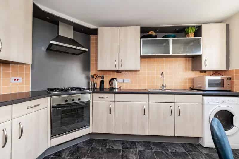 2 Bedroom Apartment Near Aberdeen Beach