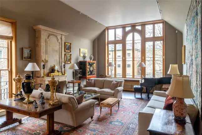 3-Bedroom House in Chelsea with Spacious Studio and Artistic History