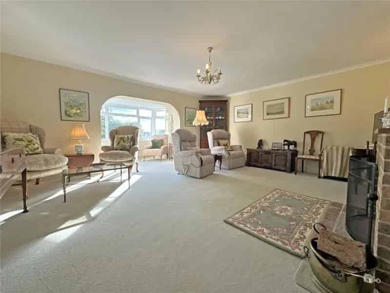 5-6 Bedroom Family Home with Extensive Gardens and Outbuildings Near Chailey Green