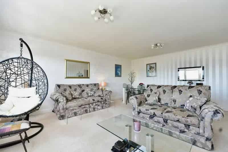 2 Bedroom Flat for Sale Sheffield S17 Incredible Views Garage