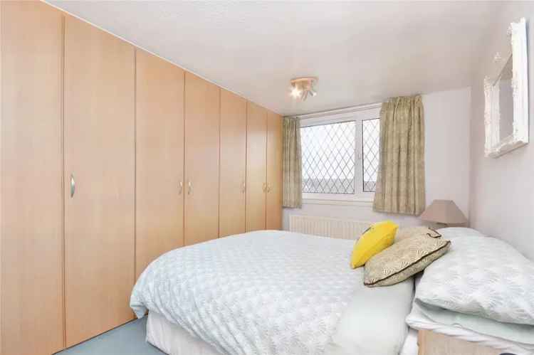 House For Sale in Leeds, England