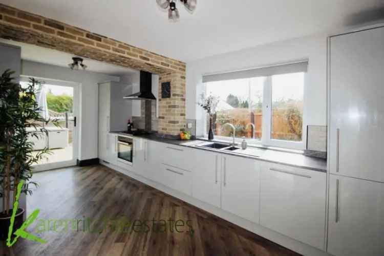 3 Bedroom Semi Detached House For Sale Moss Bank Park