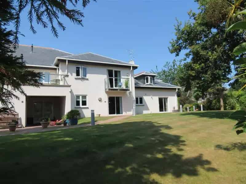 Luxury 3-Bedroom Apartment for Sale in Carlyon Bay