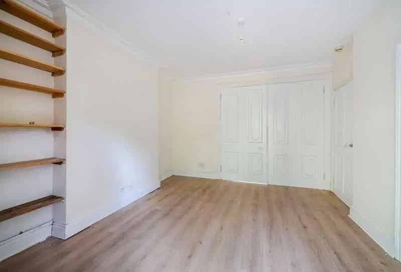 1 Bed Flat for Sale with Private Patio and Garden