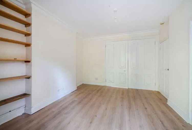 1 Bed Flat for Sale with Private Patio and Garden