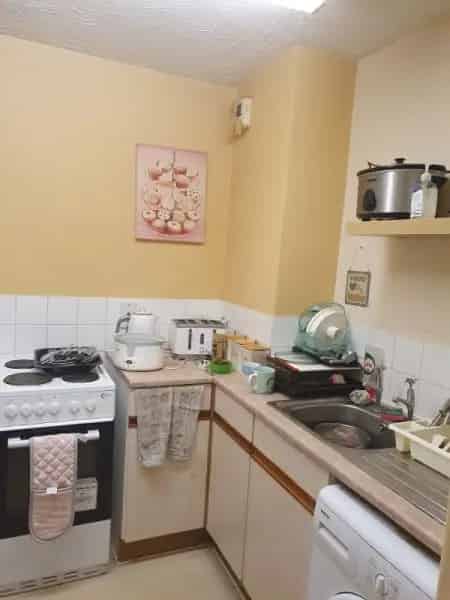 Town Centre Flat Near Library