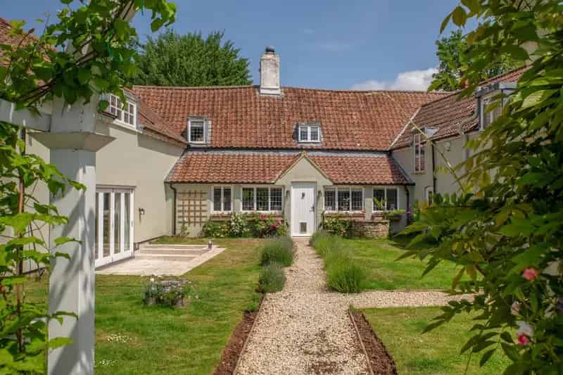 4 Bedroom Detached House with Cottage and Annexe for Sale