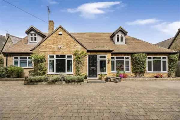 Stylish Contemporary Family Home in Middleton Cheney