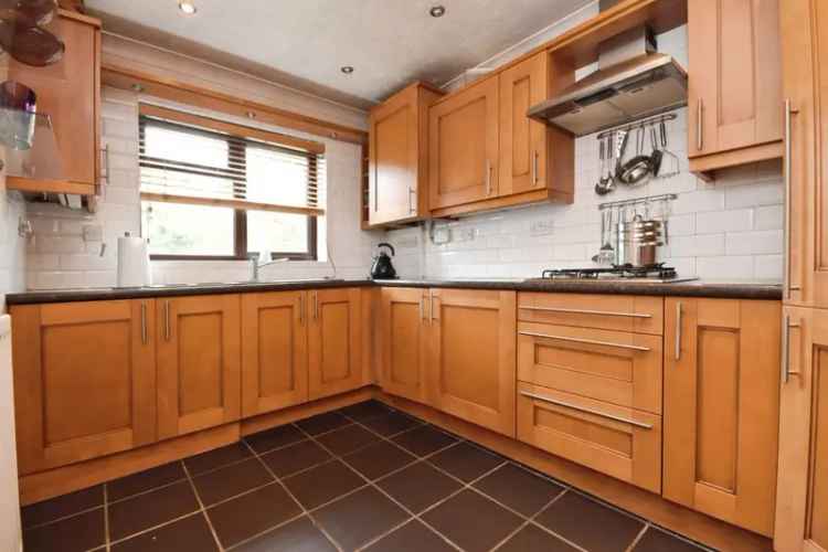 4 Bedroom Family Home with Conservatory and Garage