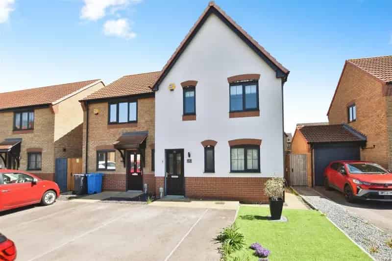 3 Bedroom Semi-Detached House For Sale No Onward Chain