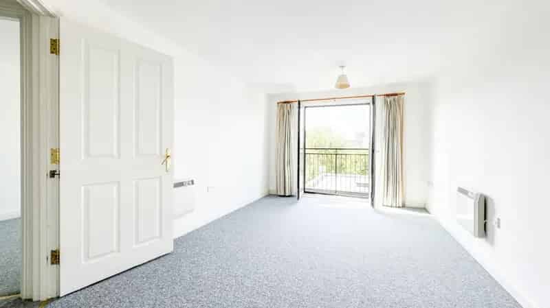 1 Bedroom Flat To Let Squires Court Bristol