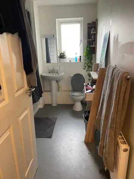 Flat For Rent in Tendring, England