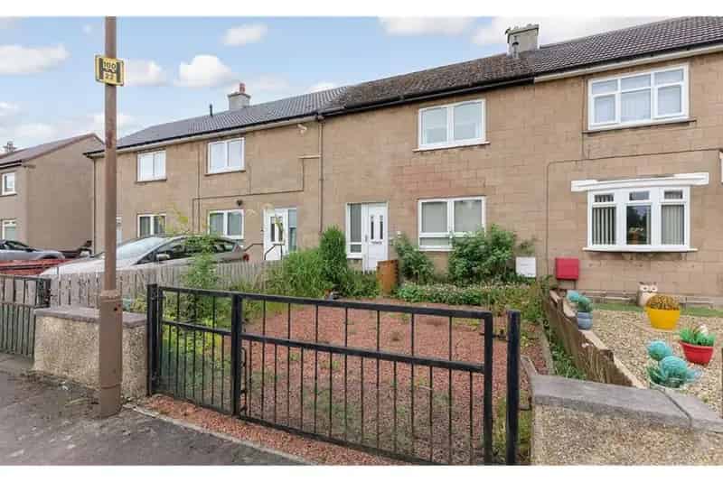 2 Bed Terraced House with Garden and Off-Street Parking