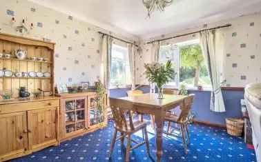 Bungalow For Sale in Exeter, England