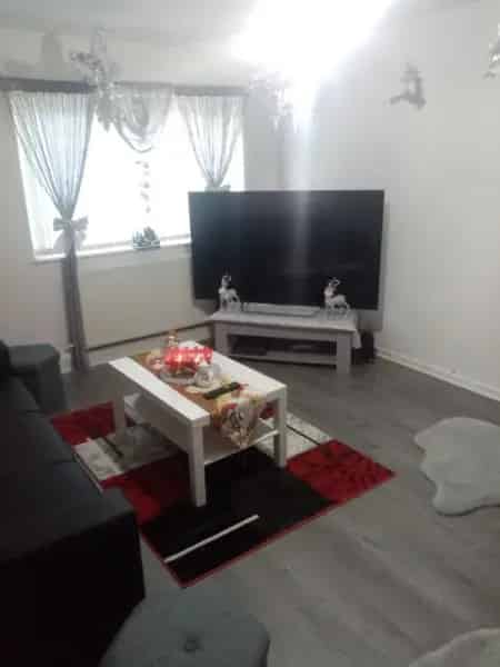 4 Bedroom House Near School and Amenities