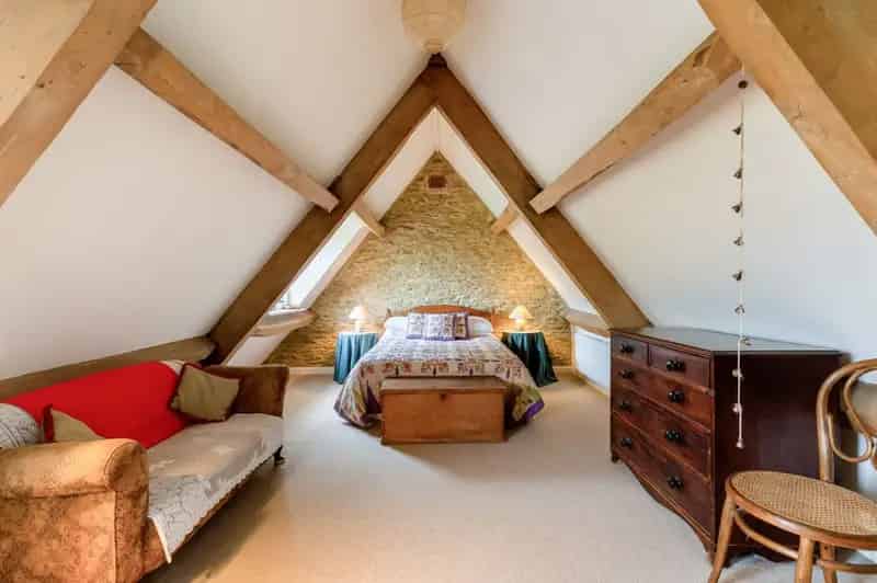 4 Bedroom Detached House with Cottage For Sale