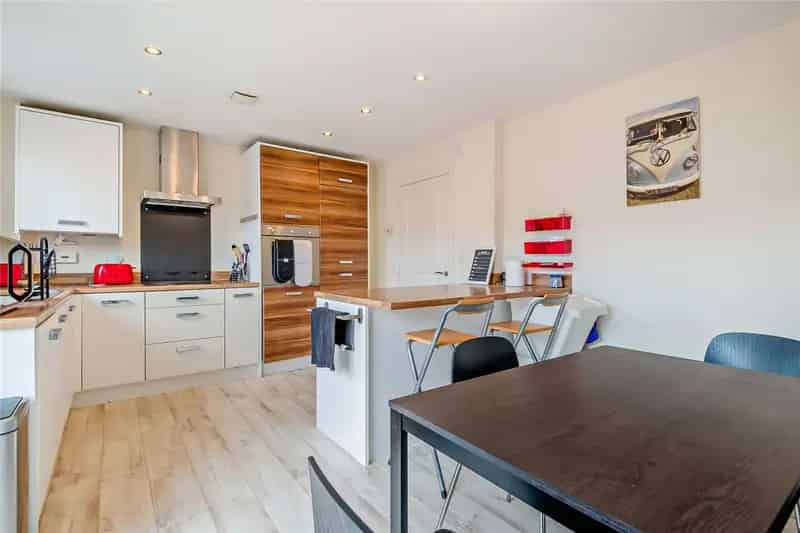 5 bedroom house in Cheswick Village