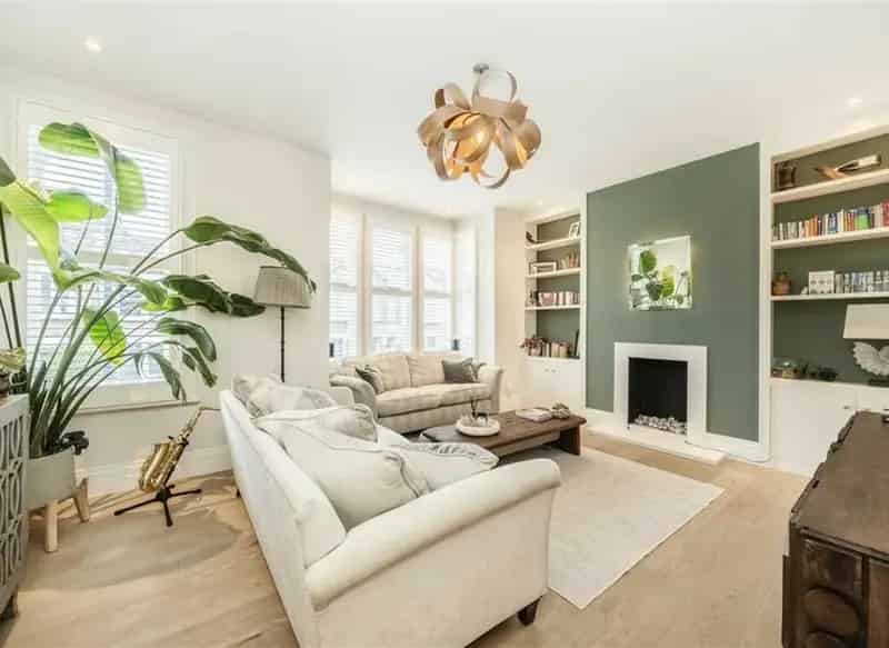 Stunning Split Level Conversion 1214 sq ft Large Garden