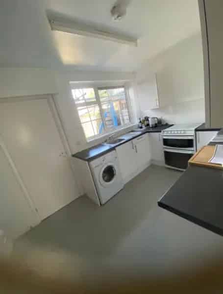 Updated House with New Heating, Kitchen, and Bathroom