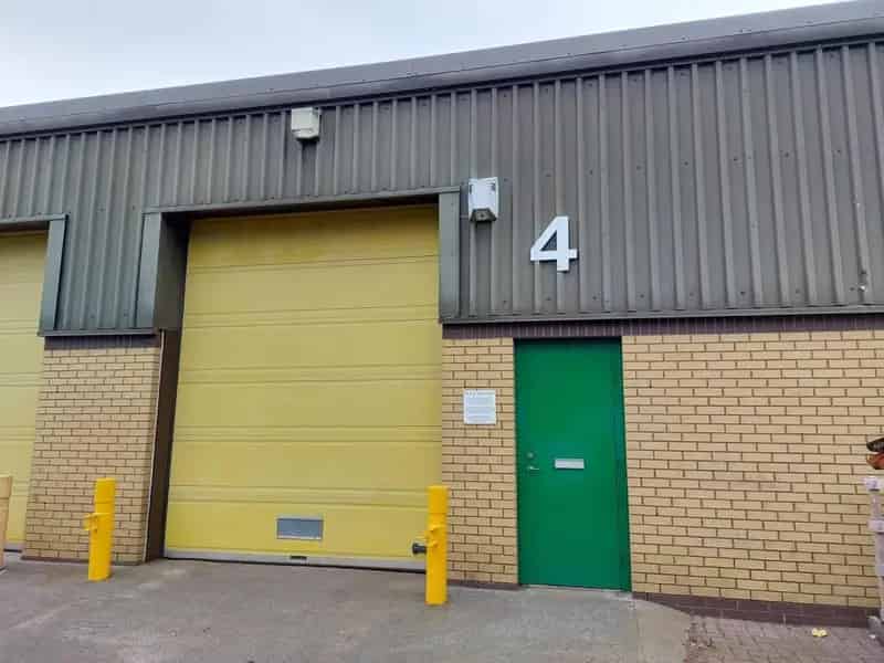 Modern Industrial Unit To Let - 498 sq ft