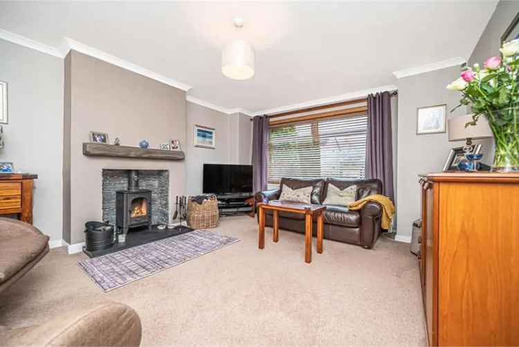 4 Bed House - Detached with 1 Reception Room