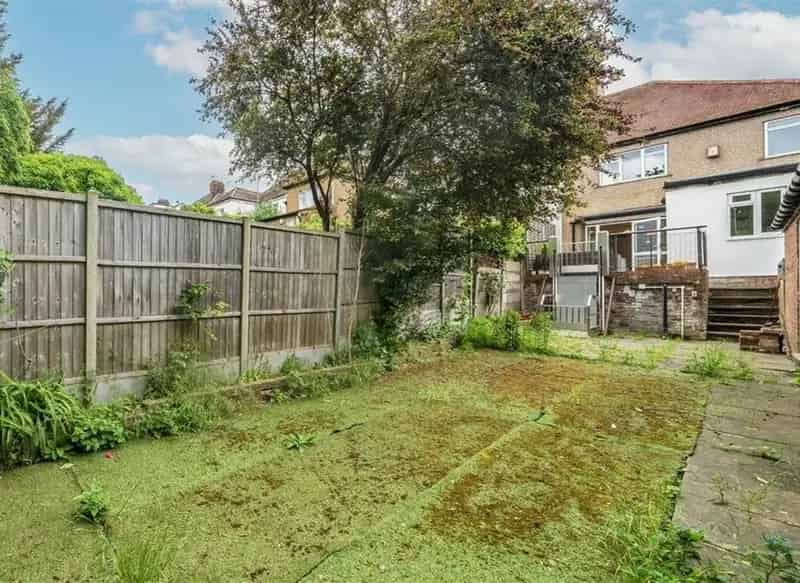 1930s Semi-Detached Family Home with Extension Potential