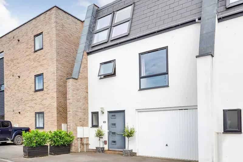 4 Bedroom End of Terrace House for Sale
