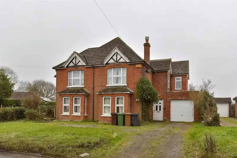 6 bedroom detached house for sale