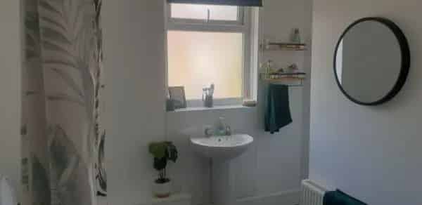 2 Bed House Near Plaistow Station - Newly Fitted Kitchen & Bathroom