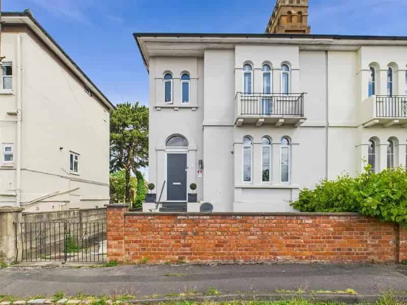 4 Bedroom Semi-Detached House for Sale