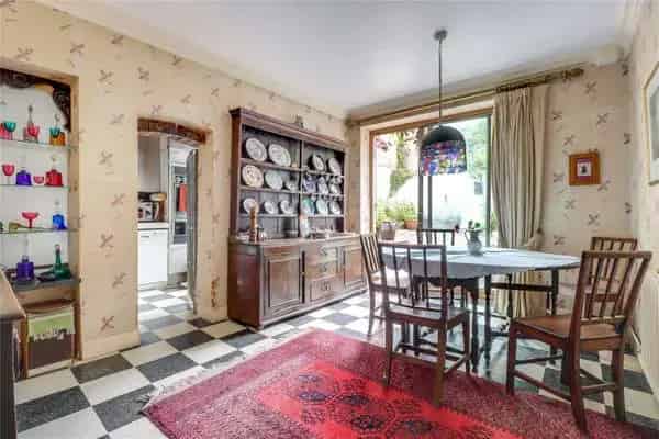 The Mount Square, London, NW3 6SX | Property for sale | Savills