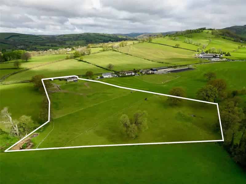 2-Bedroom Detached Bungalow with 5.5 Acres and Equestrian Facilities