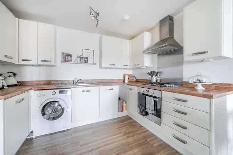 2 Bed Flat for Sale Near Basingstoke Train Station