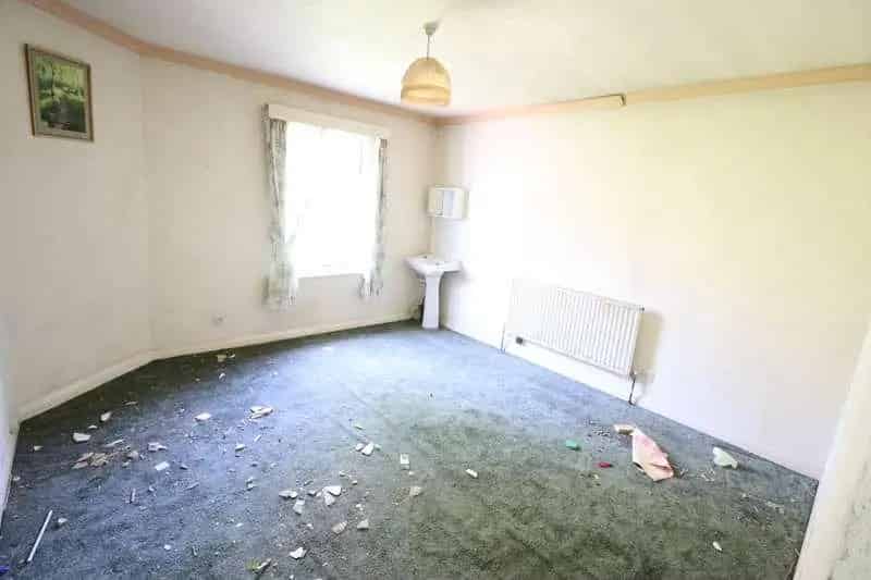 3 Bed Semi-Detached House - Modernisation Needed