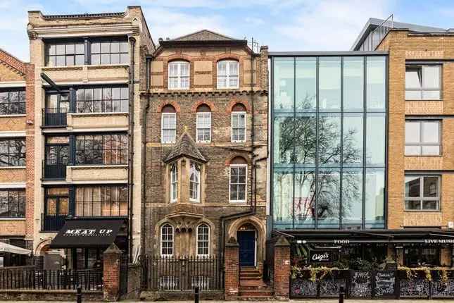 Magnificent Grade II Listed House Hoxton Square London