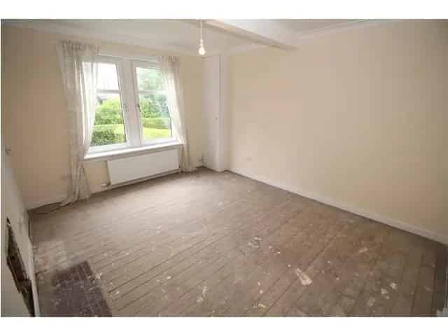 2 Bedroom Flat for Sale - Refurbished Lower Quarter Villa